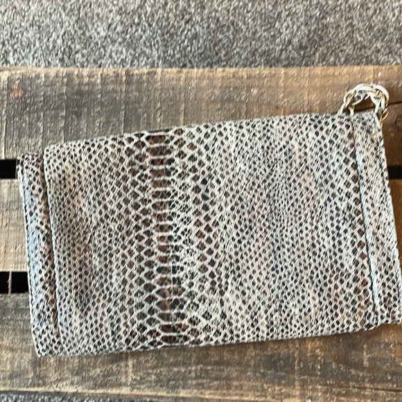 Elliott Lucca reptile print leather envelope clutch with removable chain strap - Picture 4 of 9